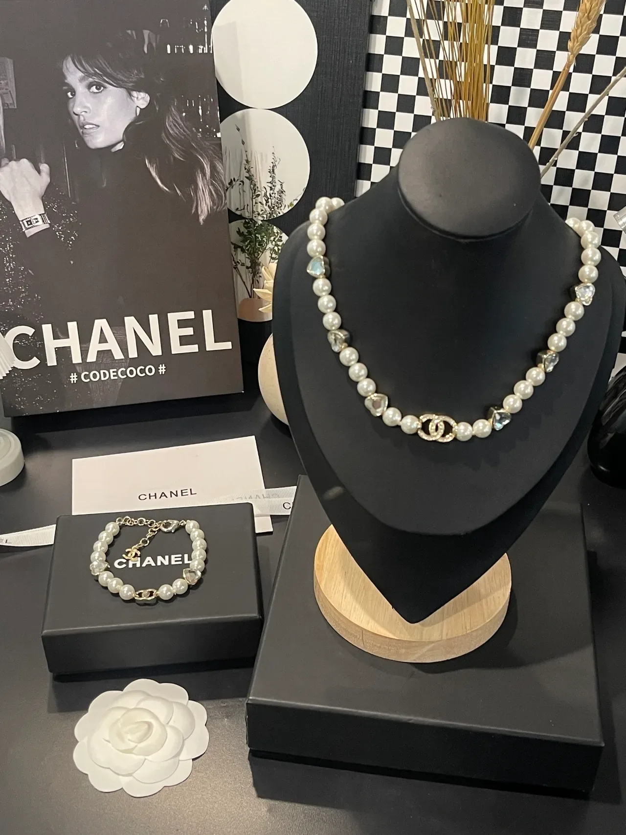 Chanel मोती और क्रिस्टल CC Logo हार 10