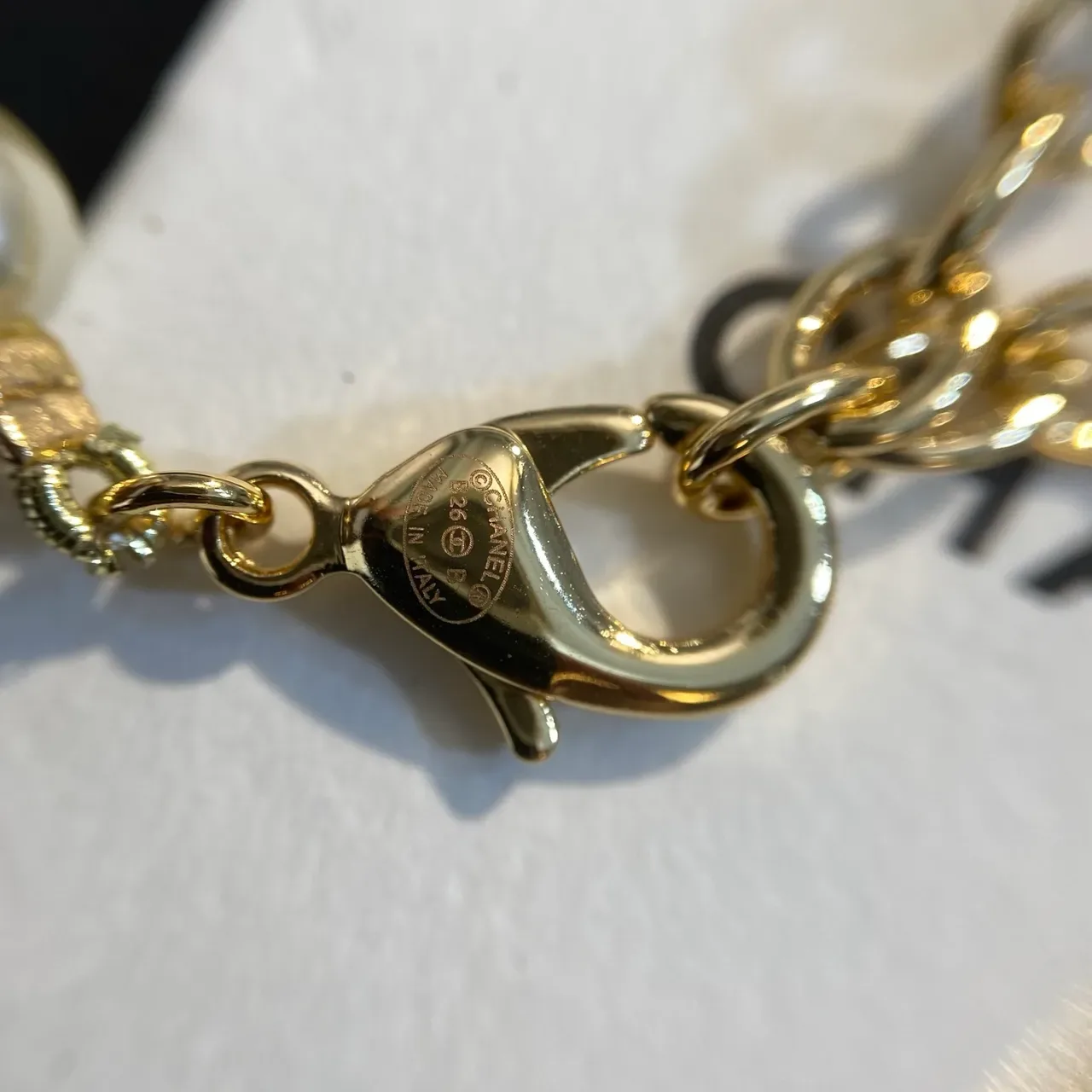 Collier Chanel Perles et Doré Motif CC 3