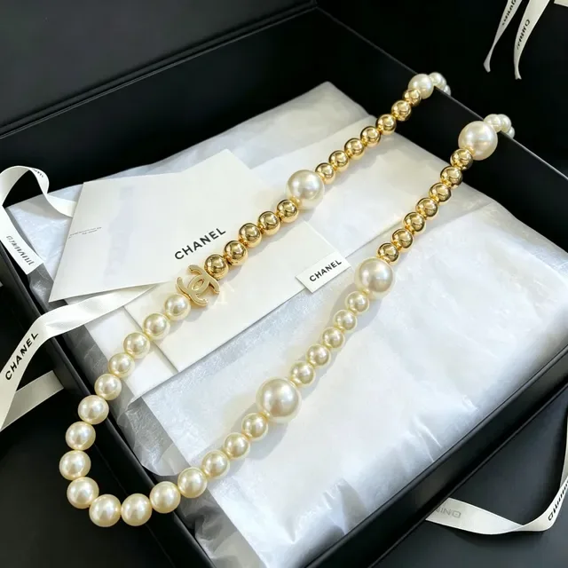 Collier Chanel Perles et Doré Motif CC 4