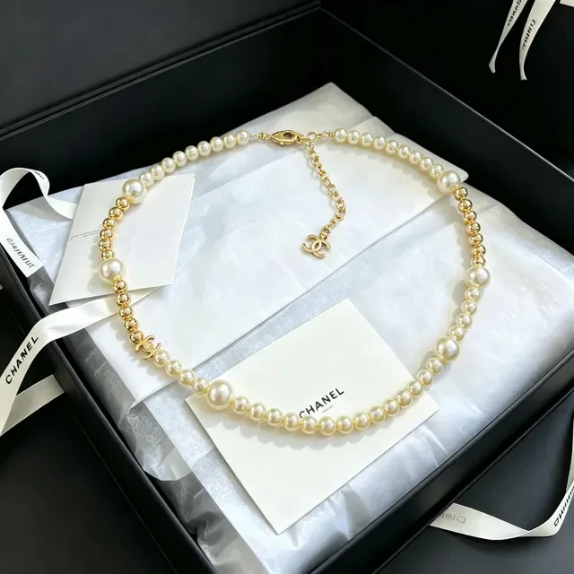 Collier Chanel Perles et Doré Motif CC 5