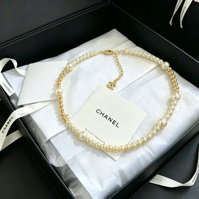 Collier Chanel Perles et Doré Motif CC 6