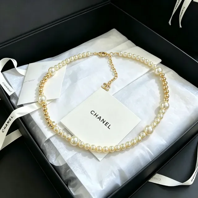 Collier Chanel Perles et Doré Motif CC 8