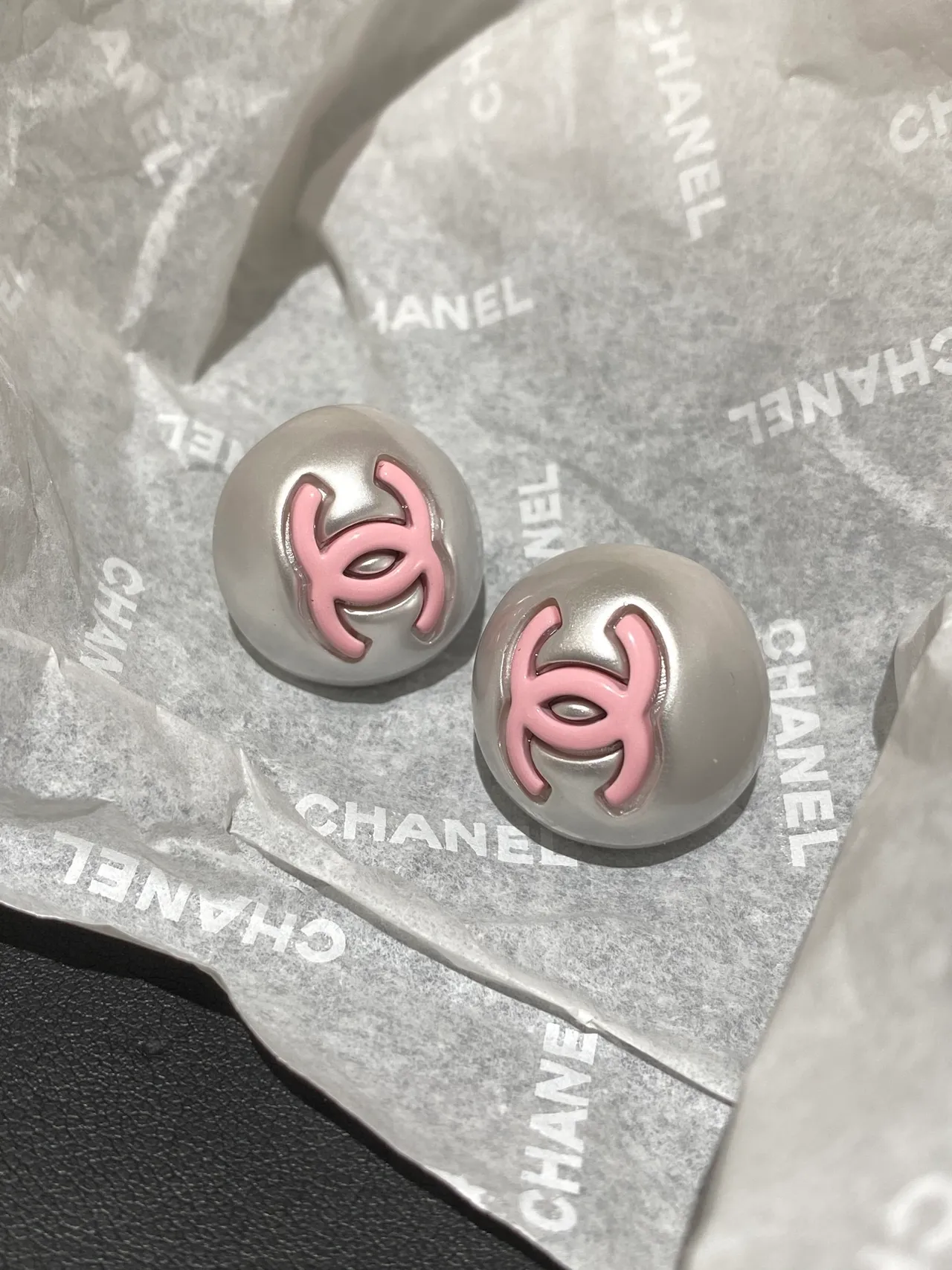 Chanel Pearl CC Stud Gray Pink Round Earrings 4