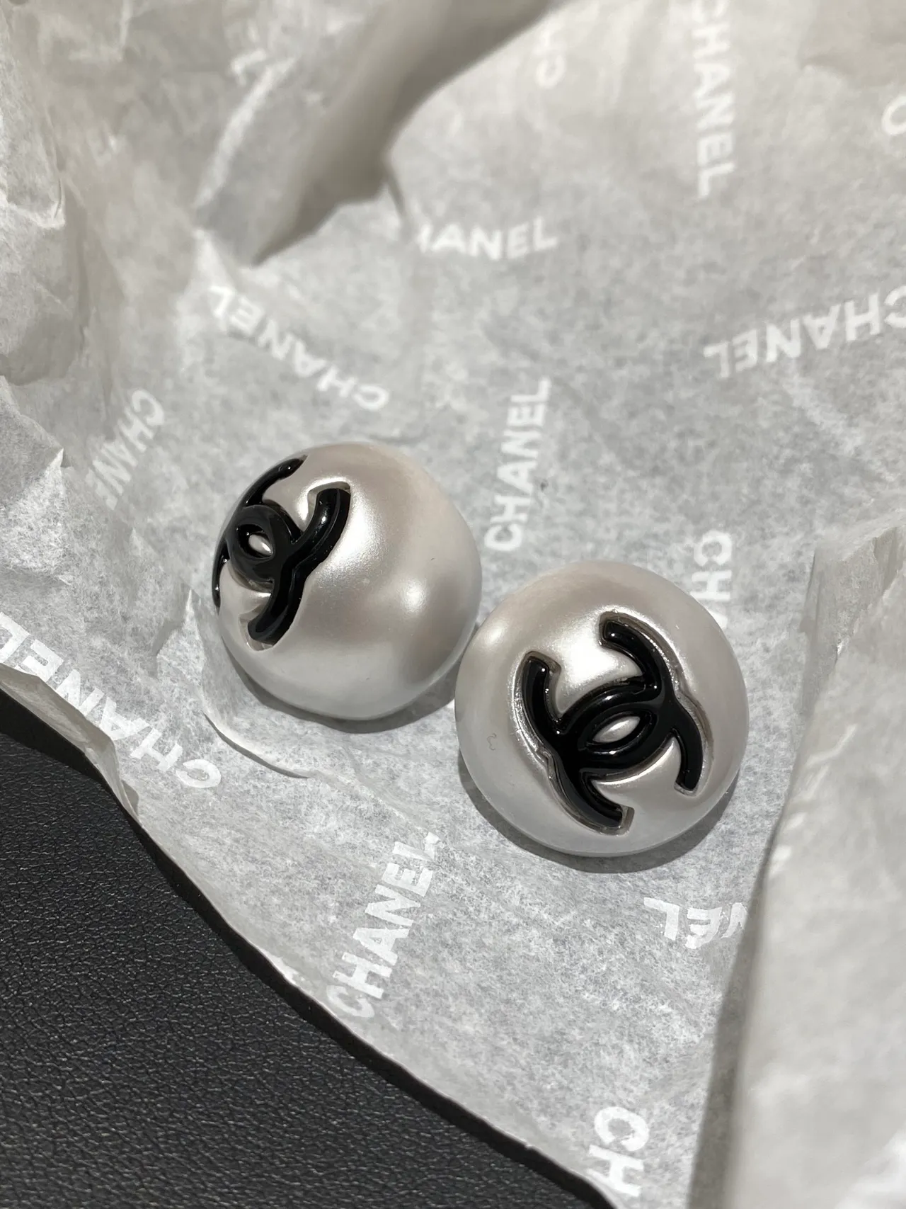 Chanel Pearl CC Stud Gray Pink Round Earrings 5
