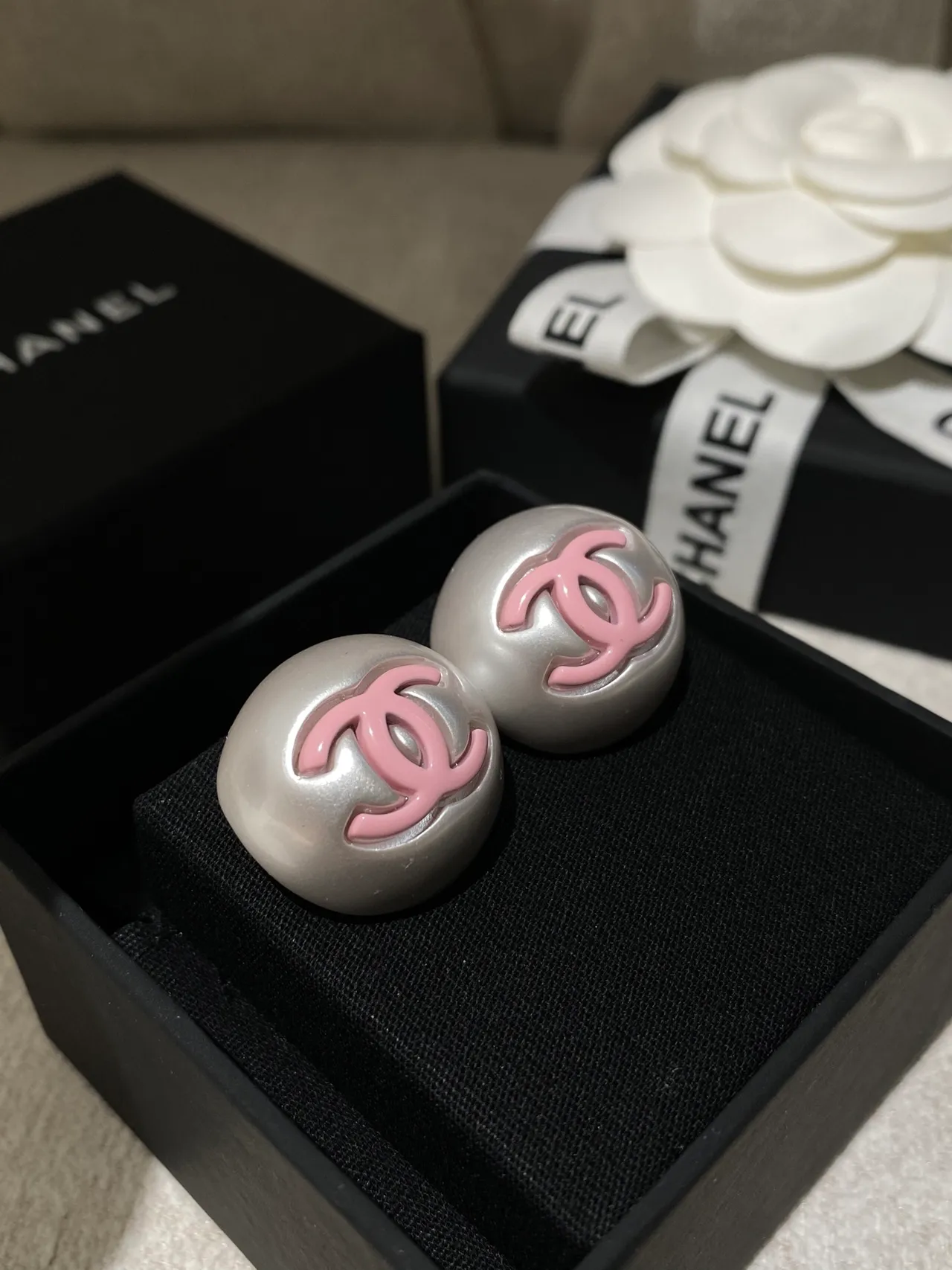 Chanel Pearl CC Stud Gray Pink Round Earrings 7