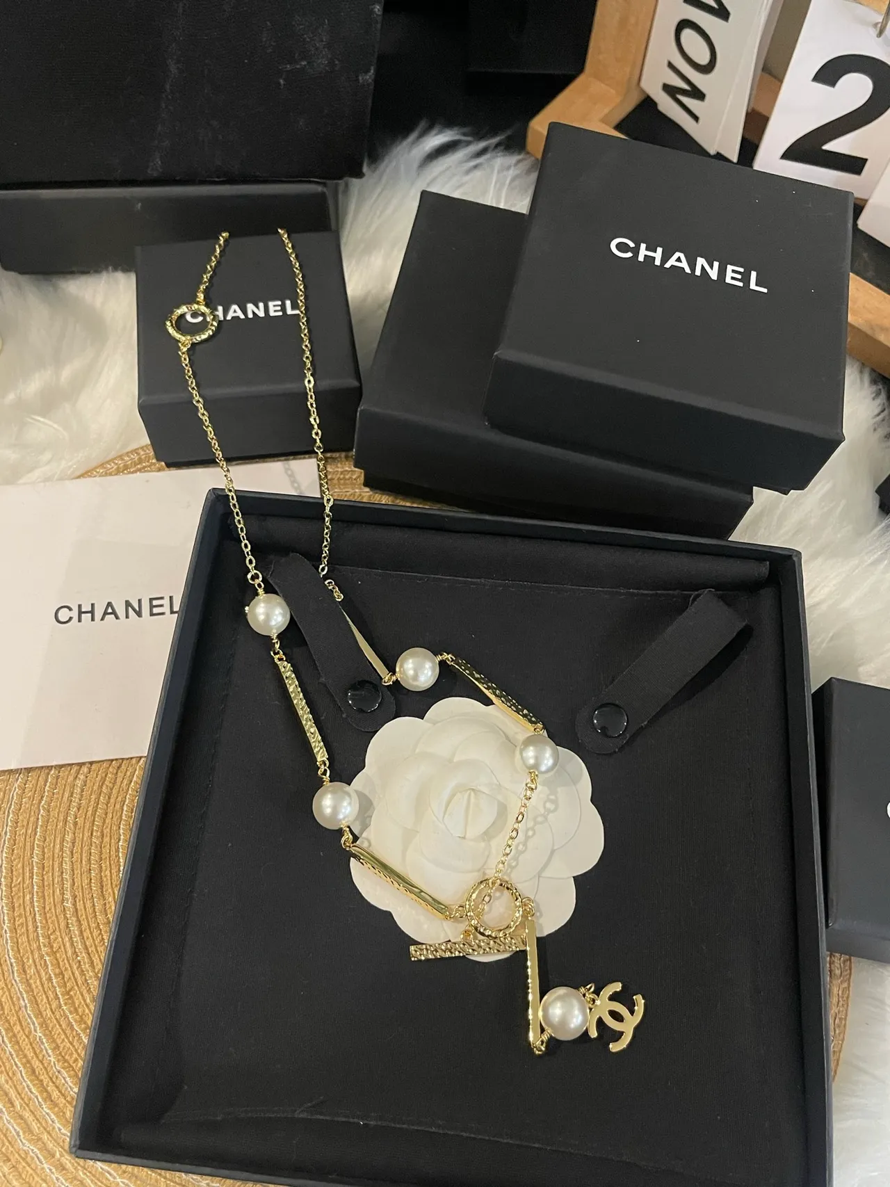 Chanel Collier Perles Lariat Or Blanc 11