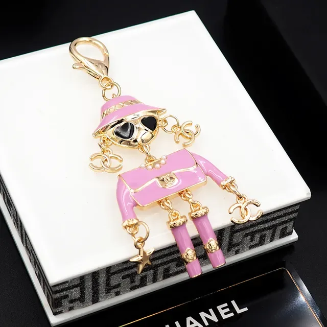 Chanel Broche Émail Rose Figurine Mademoiselle 6