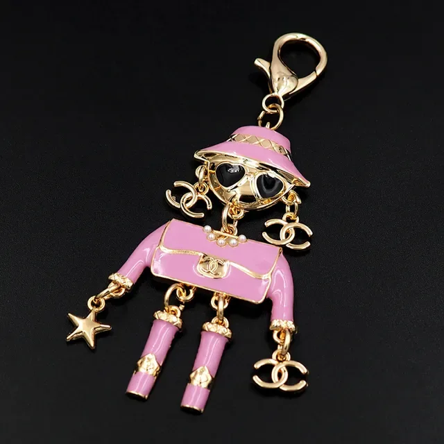 Chanel Broche Émail Rose Figurine Mademoiselle 7