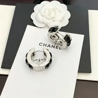 Chanel 银色黑铰链环刻面宝石耳环