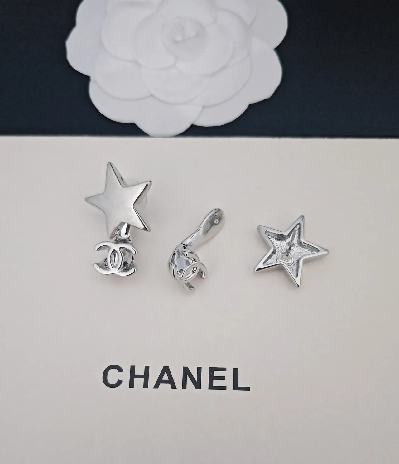 Chanel Star and CC Logo Polished Silver Earrings 3
