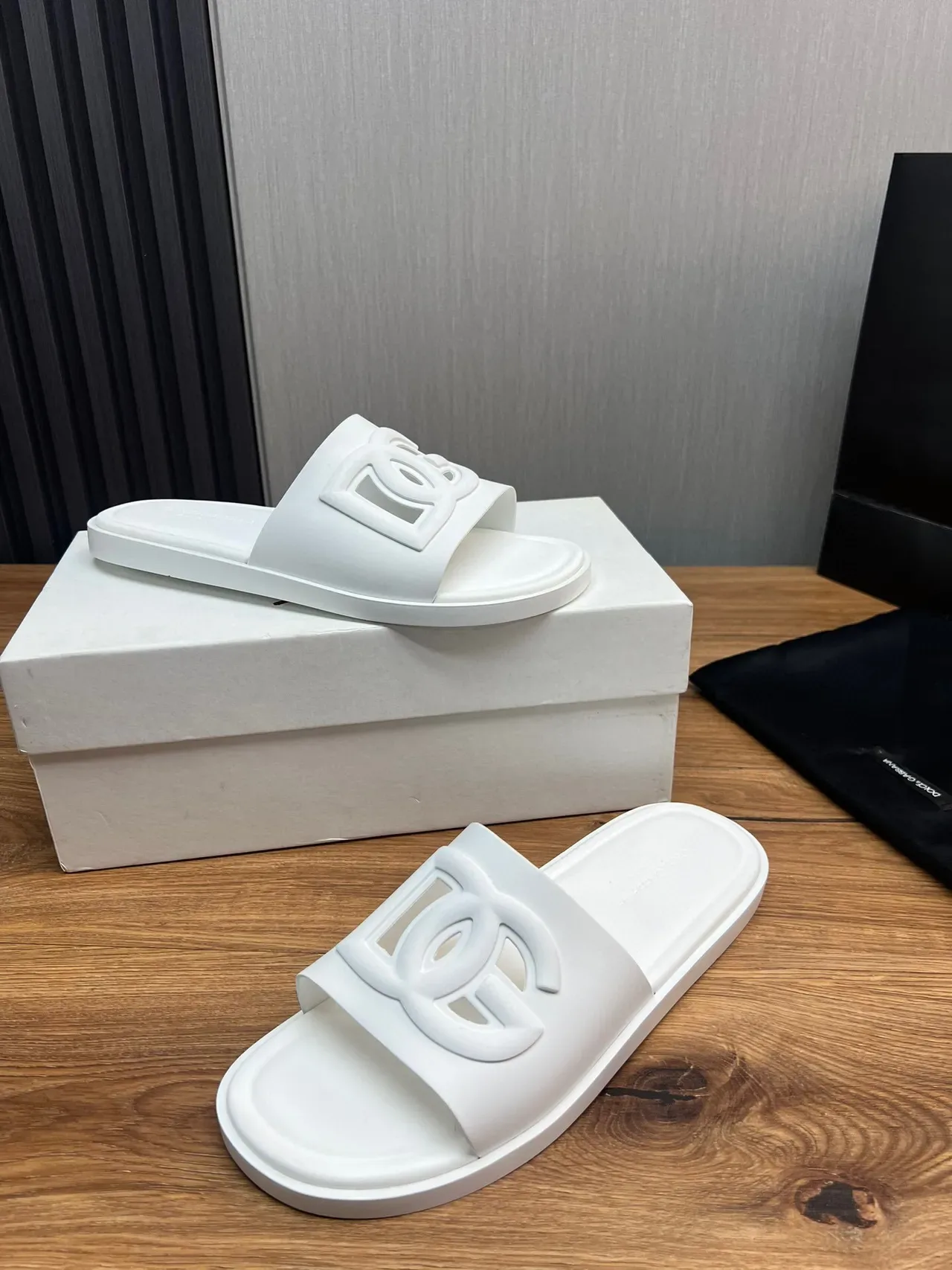 Chanel White Monolithic Rubber Sculpted Interlocking CC Logo Slippers 5