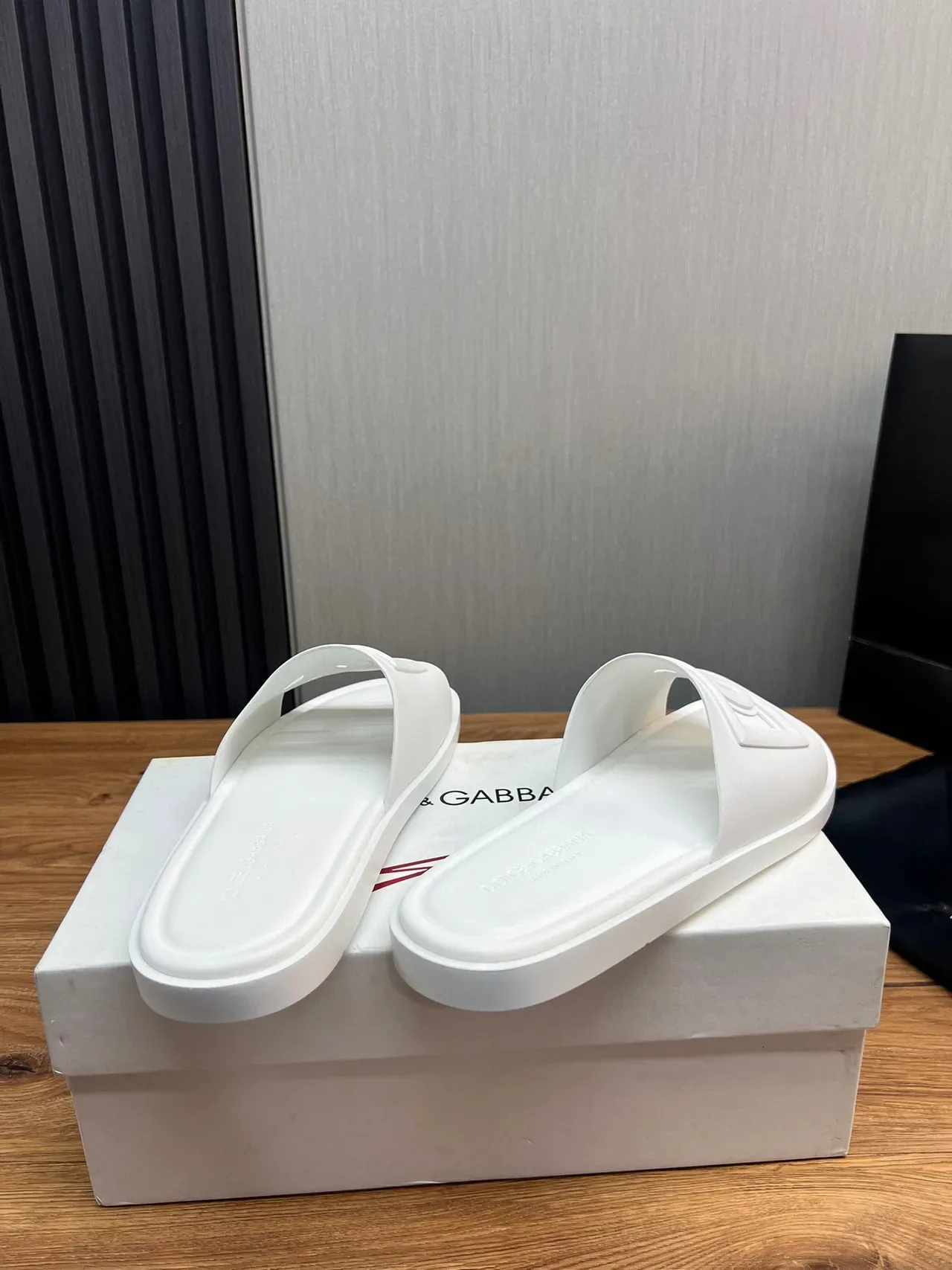 Chanel White Monolithic Rubber Sculpted Interlocking CC Logo Slippers 6