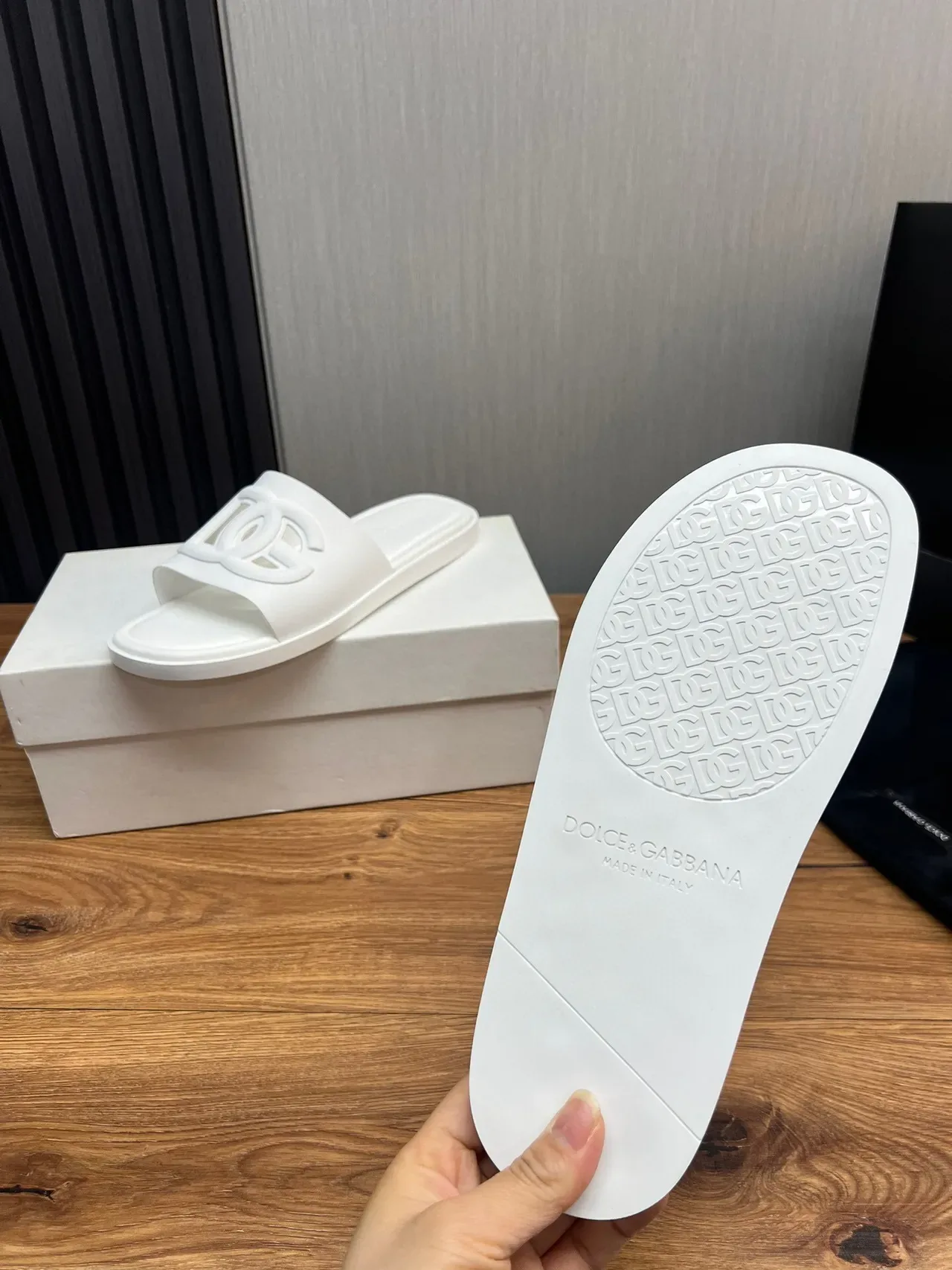 Chanel White Monolithic Rubber Sculpted Interlocking CC Logo Slippers 8