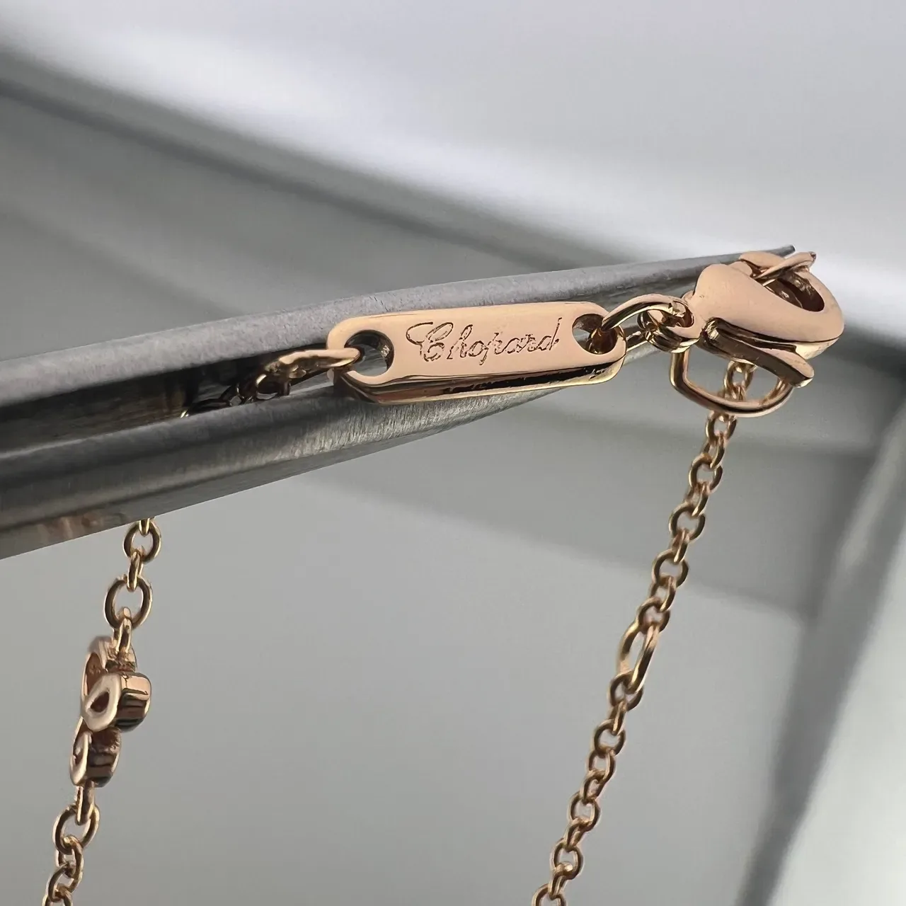 Chopard Happy Diamonds Collier or et argent avec disque rotatif et halo de diamants pavé 3