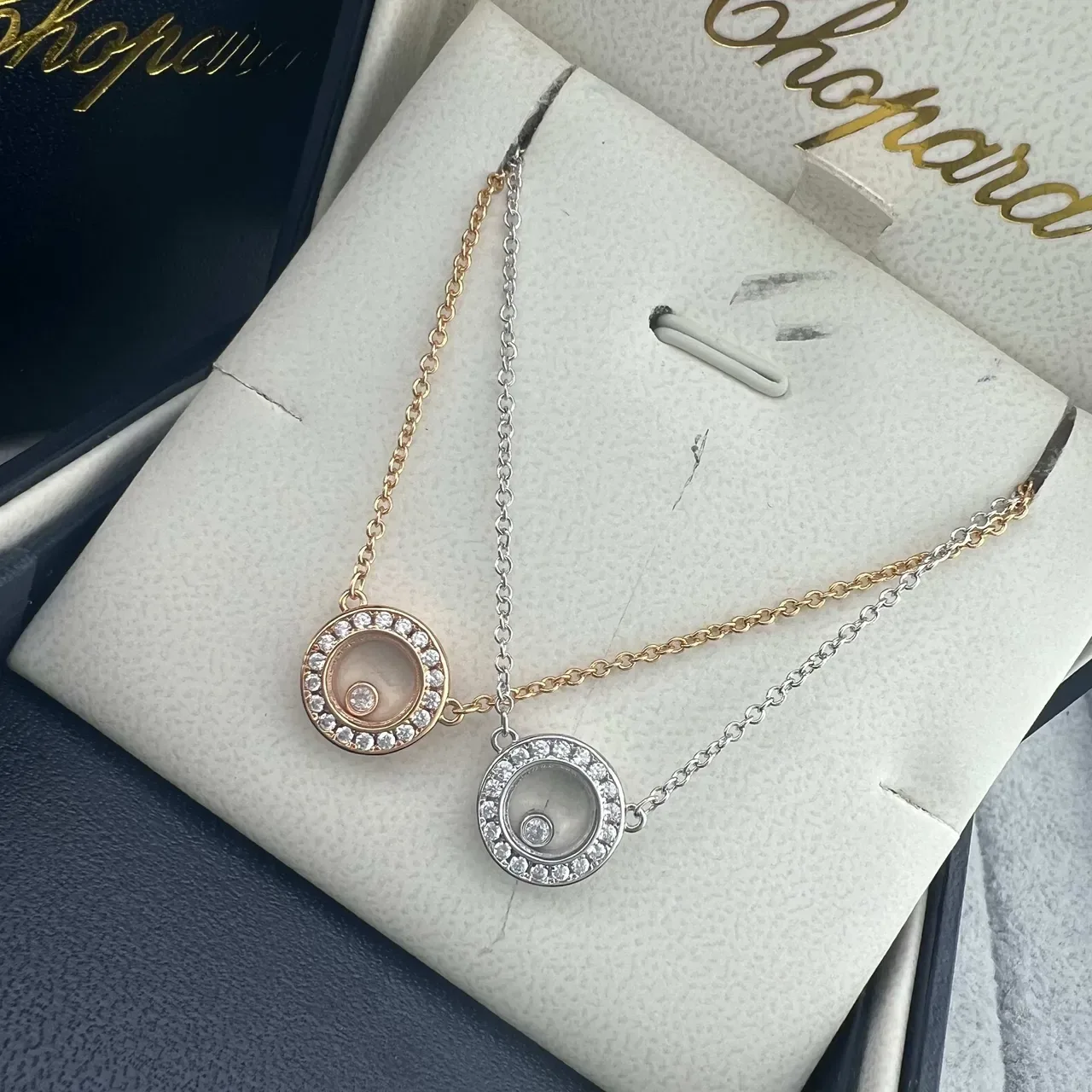 Chopard Happy Diamonds Collier or et argent avec disque rotatif et halo de diamants pavé 7