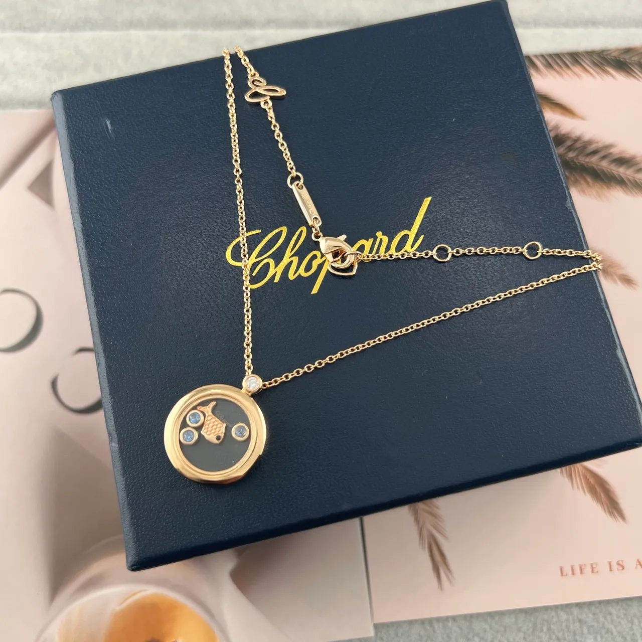 Chopard Happy Fish Pendentif Locket Rotatif Motif en Or Noir 4