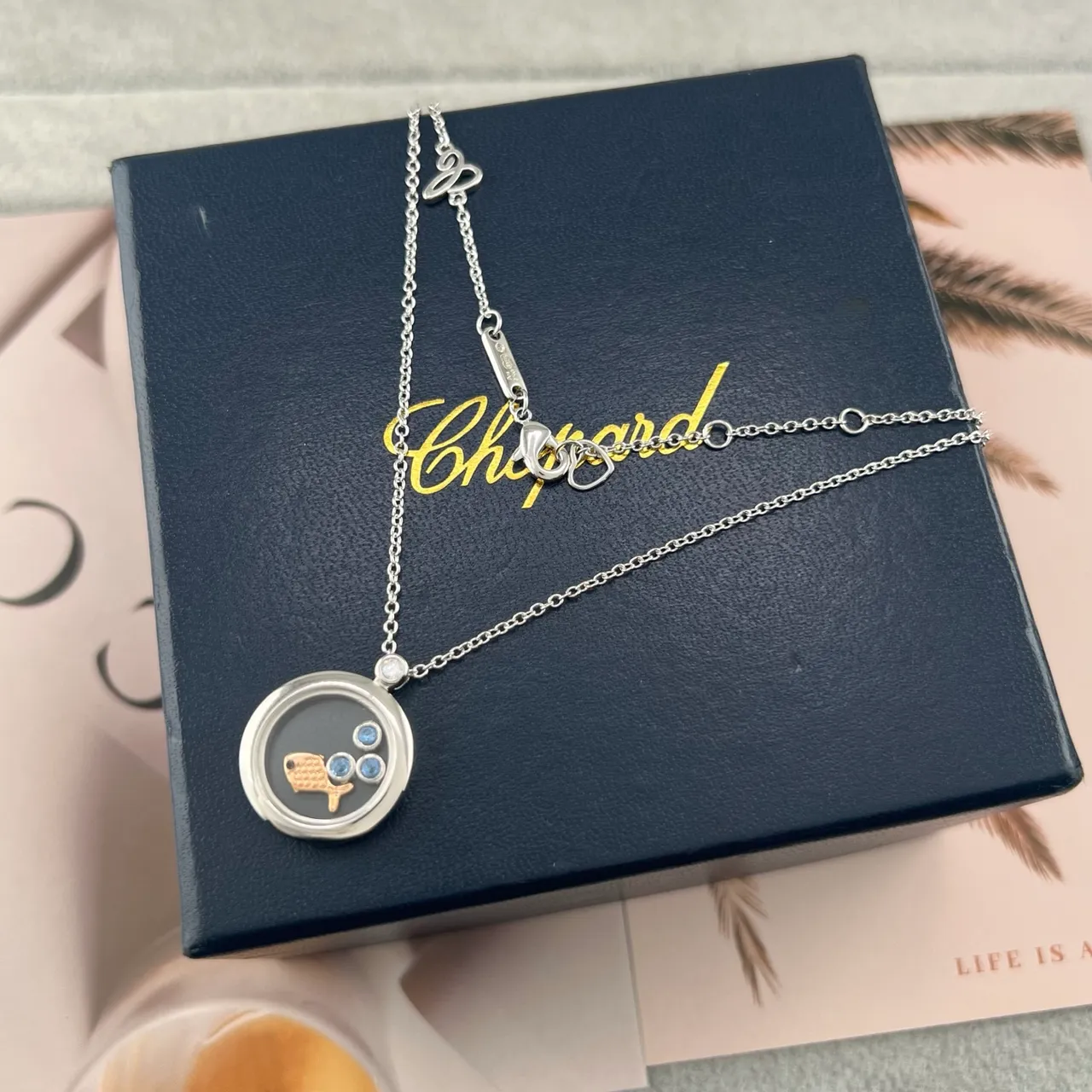Chopard Happy Fish Pendentif Locket Rotatif Motif en Or Noir 5