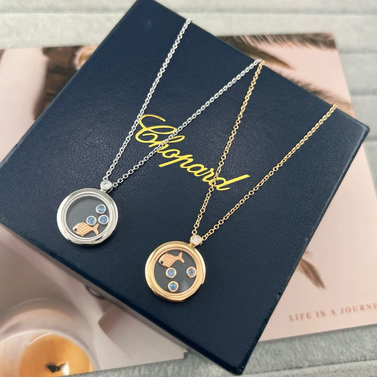Chopard Happy Fish Pendentif Locket Rotatif Motif en Or Noir 7