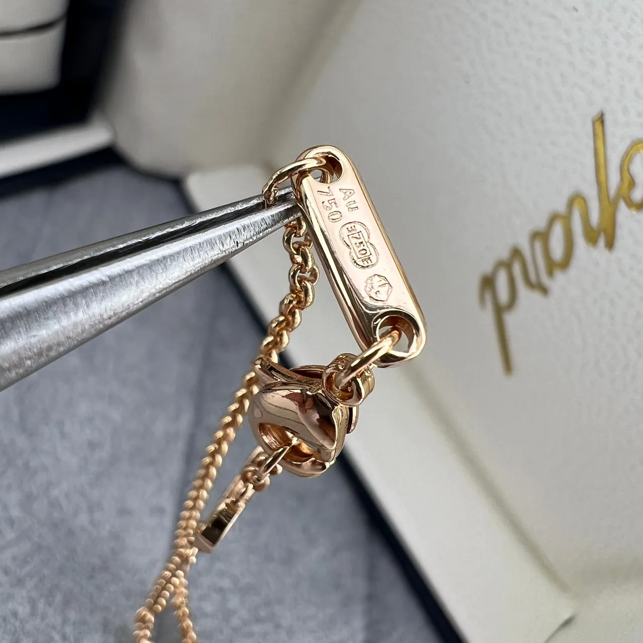 Chopard Happy Hearts Bracelet en diamant flottant en forme de cœur 2