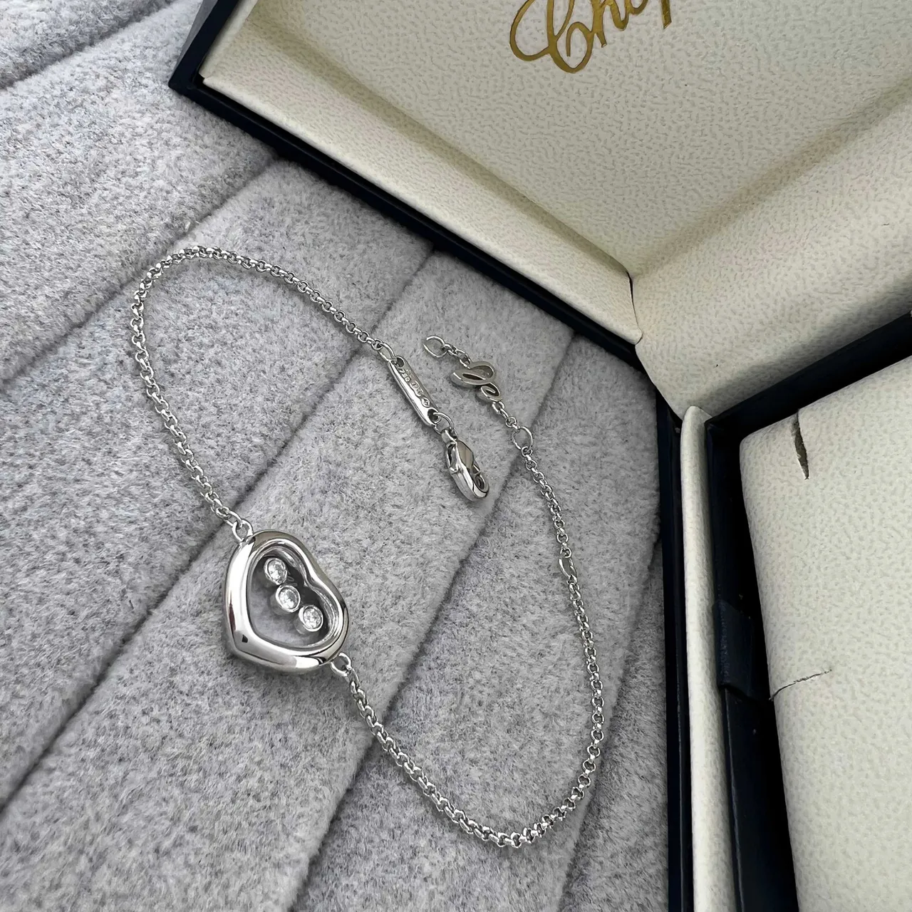 Chopard Happy Hearts Bracelet en diamant flottant en forme de cœur 4