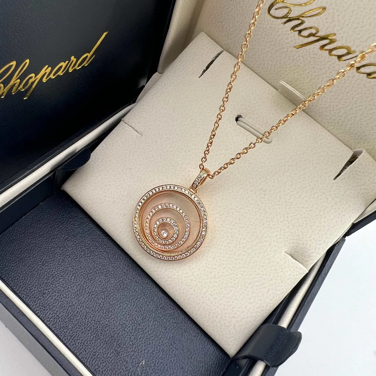 Chopard Happy Spirit সোনা রূপা ঘূর্ণি কেন্দ্রীয় ডিজাইন Pavé ডায়মন্ড বেজেল নেকলেস 6