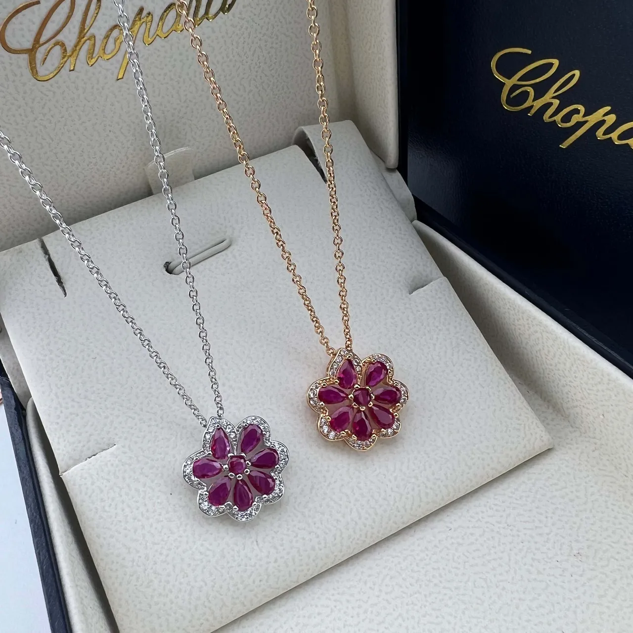 Chopard Red Gold Pendentif en forme de fleur Pavé-Set Halo 7