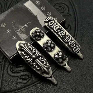 Chrome Hearts चांदी क्रॉस मोटिफ काला सज्जित मोटिफ्स गॉथिक टाइपोग्राफी ब्रोच