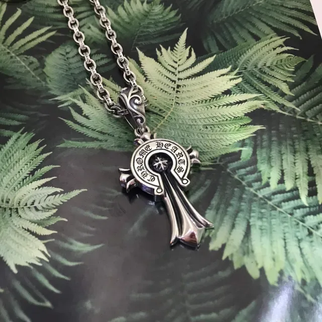 Chrome Hearts Colar Cruz Prata Preto Gótico Gravado Marca 3