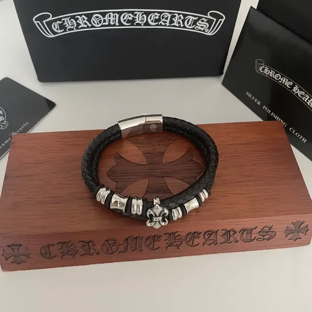 Chrome Hearts Bracelet en Cuir Double Enroulement avec Perles Barrel Bead Fleur de Lis 2