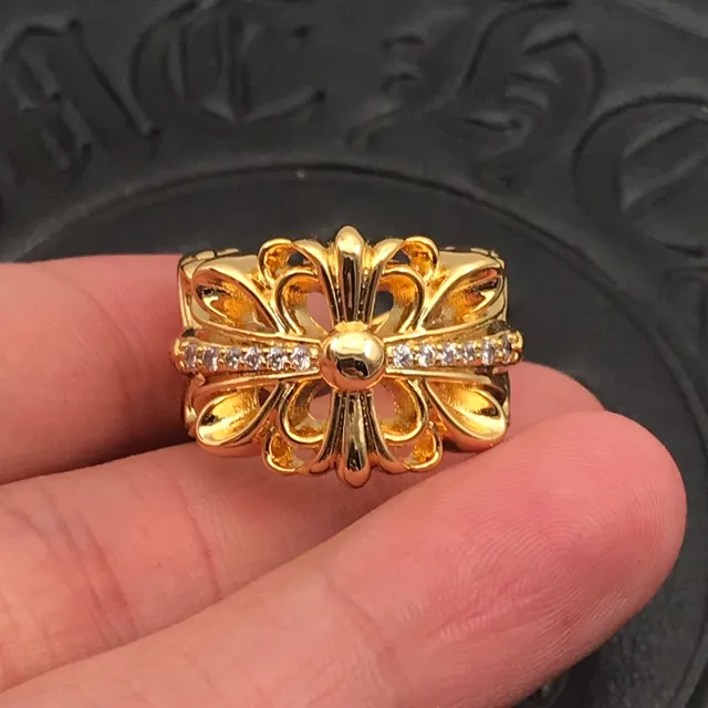 Chrome Hearts Croix Florale Pavé Bague en Or 3