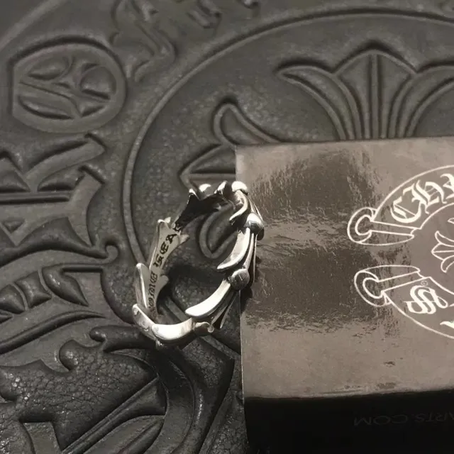 Chrome Hearts गॉथिक पत्ता रिंग चाँदी काला सज्जित रिंग 4