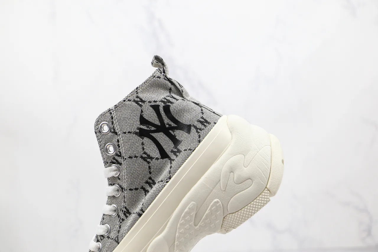 Converse Tênis Alto Monogramado de Lona Plataforma Chunky Estilo de Vida 4