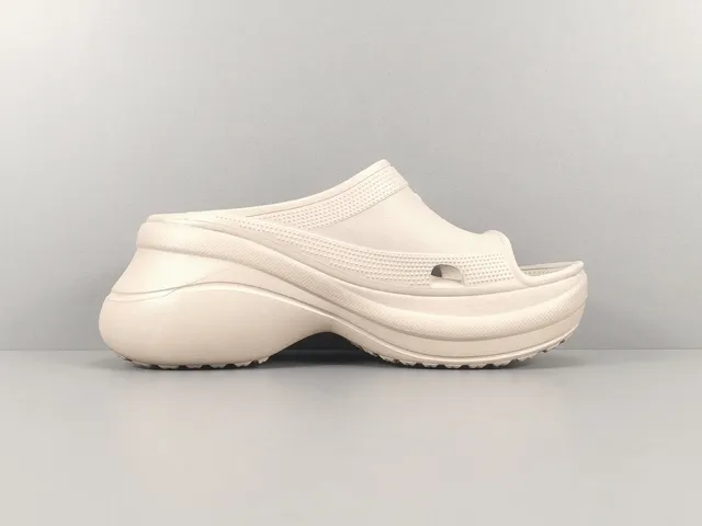 Crocs Echo Clog Beige Platform Clog 15