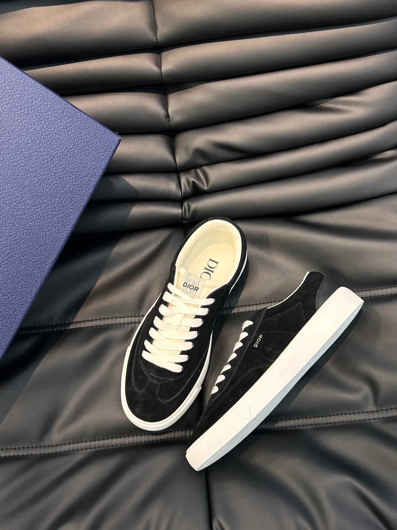 Dior B22 Chaussures lifestyle Noir et Blanc avec lacets et empiècement en daim 2