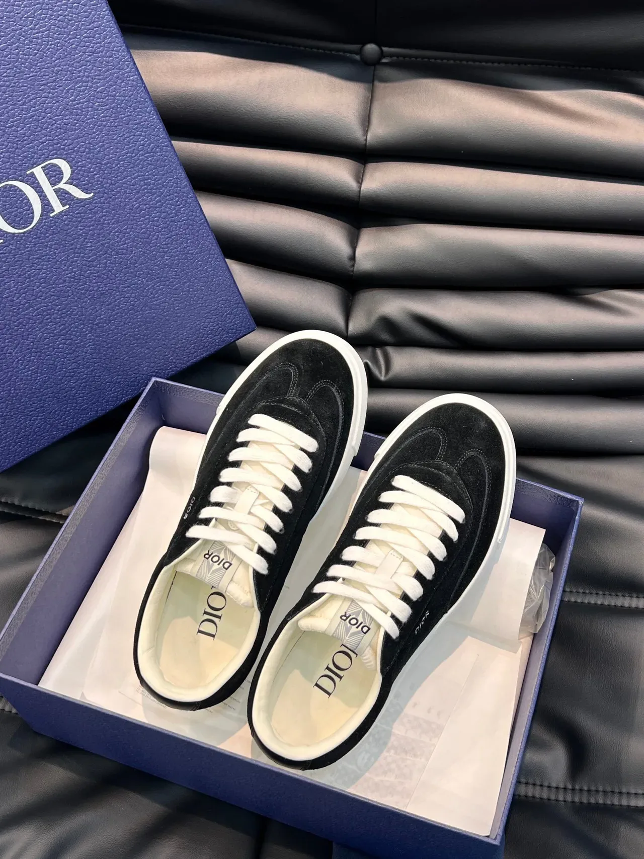 Dior B22 Chaussures lifestyle Noir et Blanc avec lacets et empiècement en daim 4