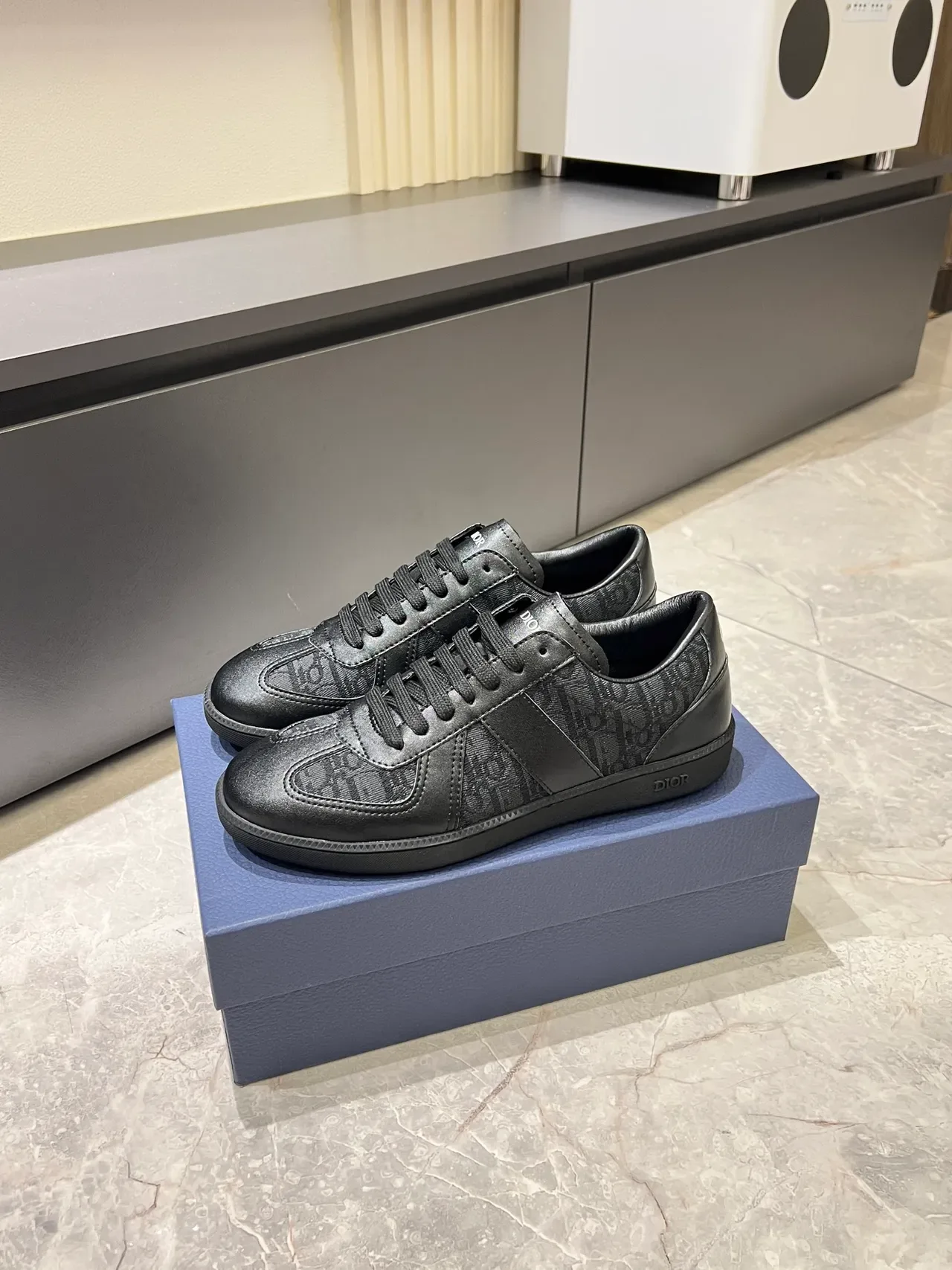 Dior B23 Sneakers lifestyle preto com monograma textil couro overlays 4