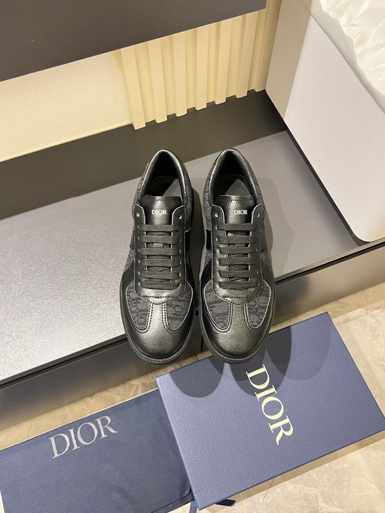Dior B23 Sneakers lifestyle preto com monograma textil couro overlays 5