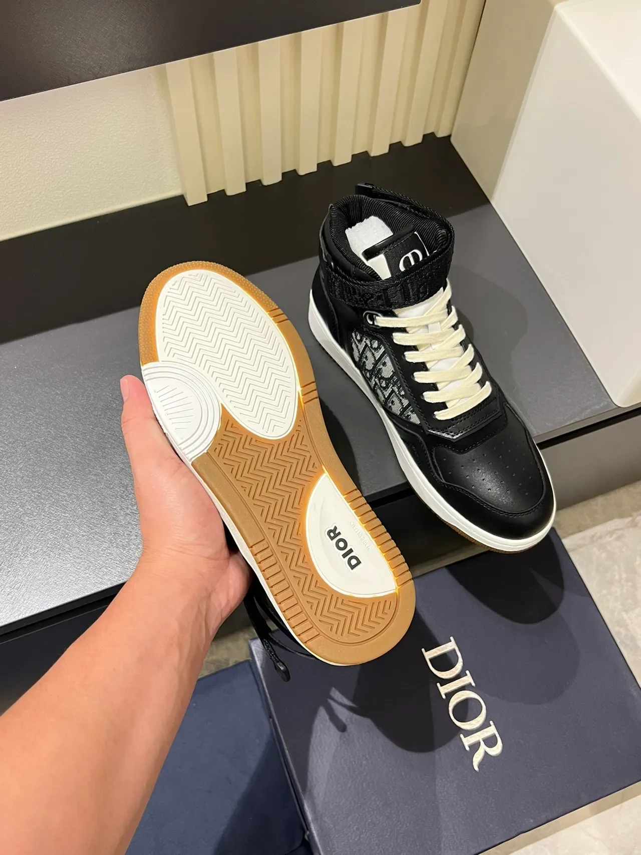 Dior B23 Tênis lifestyle pretos com jacquard oblicuo 3