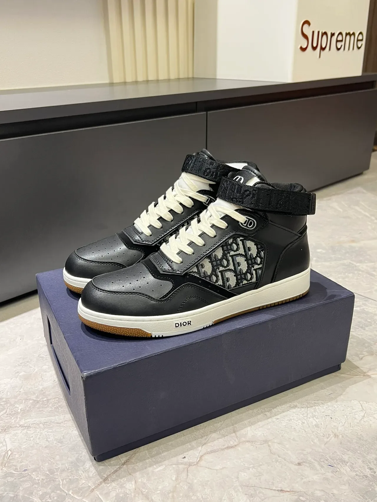 Dior B23 Tênis lifestyle pretos com jacquard oblicuo 4