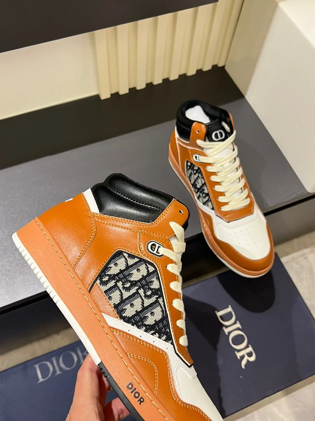 Dior B23 Sneakers lifestyle en cuir à talon haut avec monogramme oblique 7
