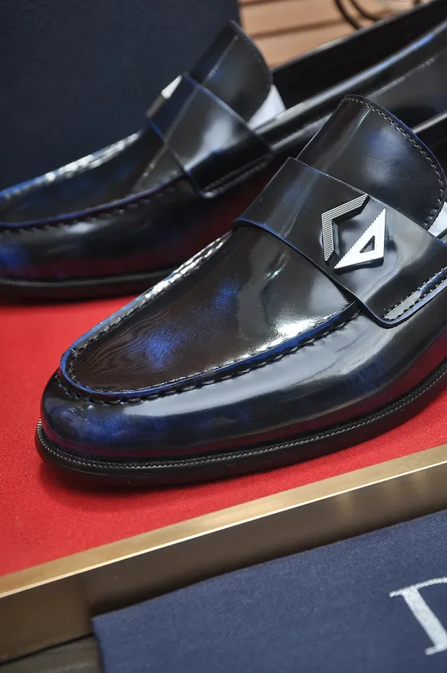 Dior Black Blue High-Gloss Patent Leather Metal Oblique Logo Buckle Loafer 2