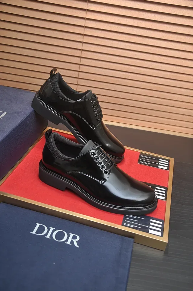 Dior Zapatos Oxford de cuero patentado negro brillante punta con tapa 4