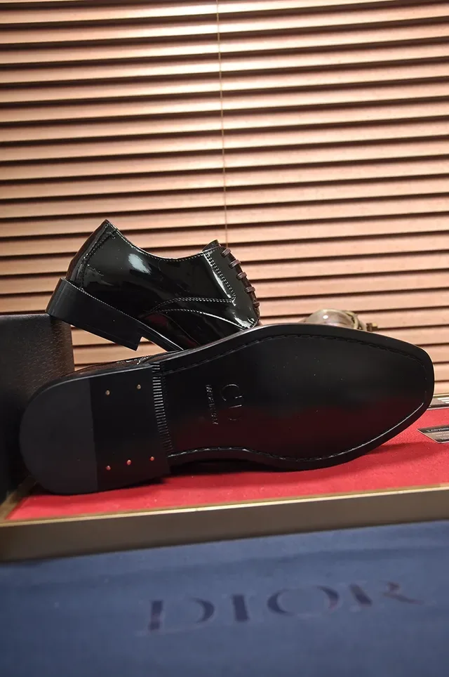 Dior Sapatos Oxford de Couro Patentado Preto com Cap Toe 3