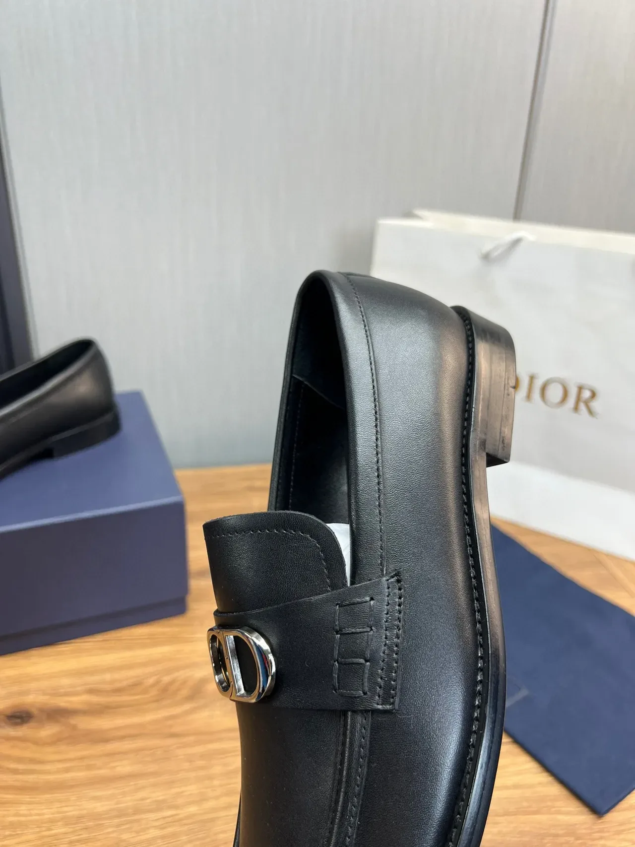 Dior Black Silver Leather D-Shaped Metal Buckle Loafer 7