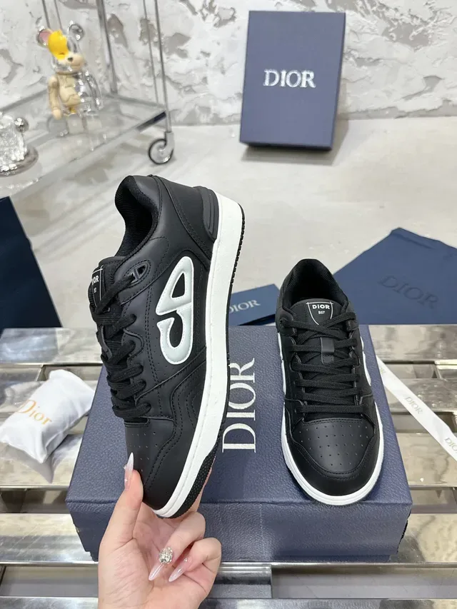 Dior sneakers lifestyle noir blanc cuir empeigne midsole contrasté 4