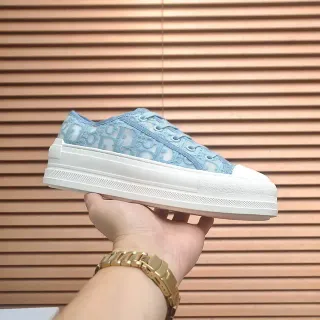 Sneakers lifestyle Dior bleu blanc monogrammé avec tige mesh semelle plateforme épaisse