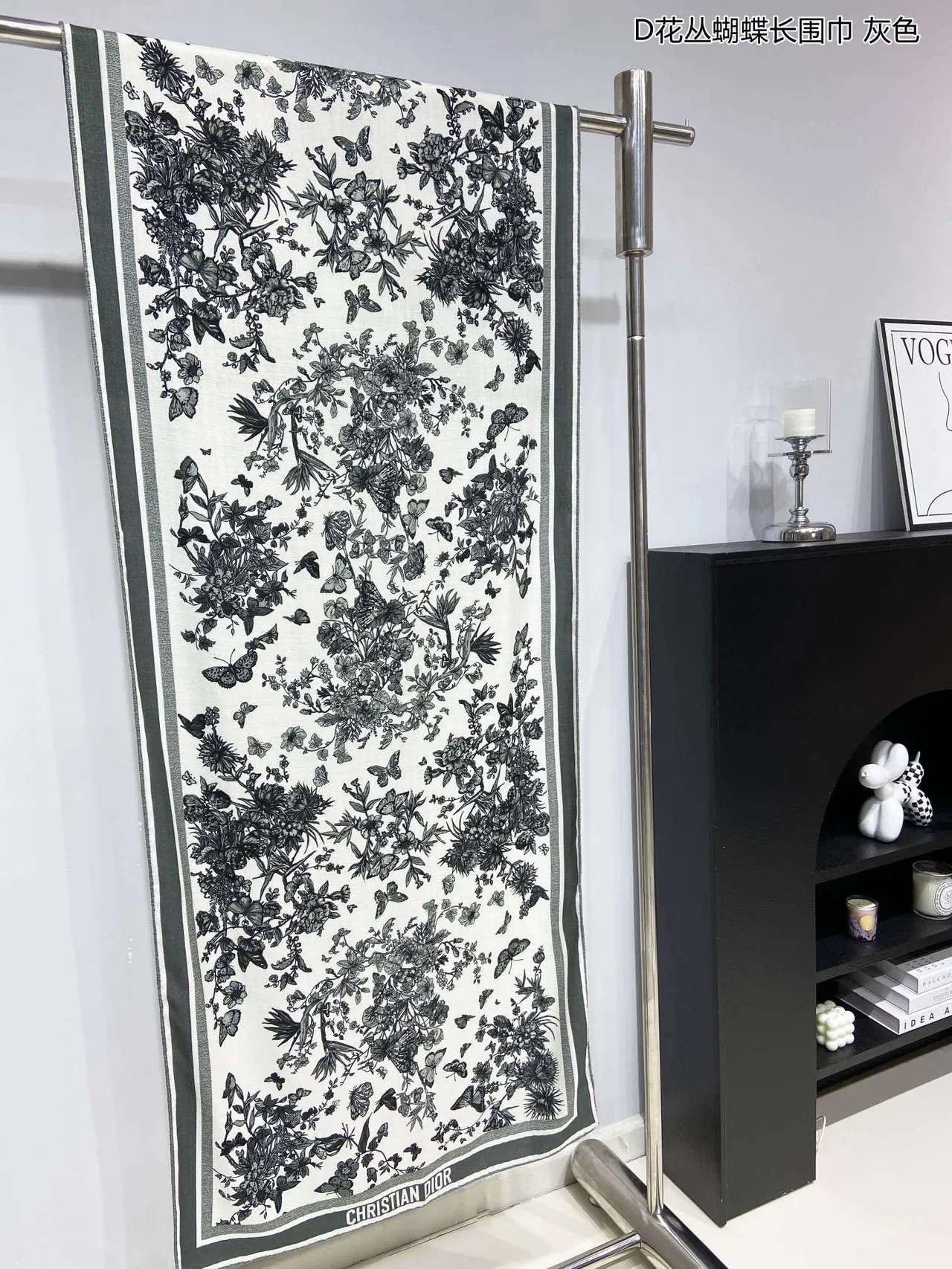Dior Écharpe Longue en Cachemire Papillon de la Forêt Fleurie 4