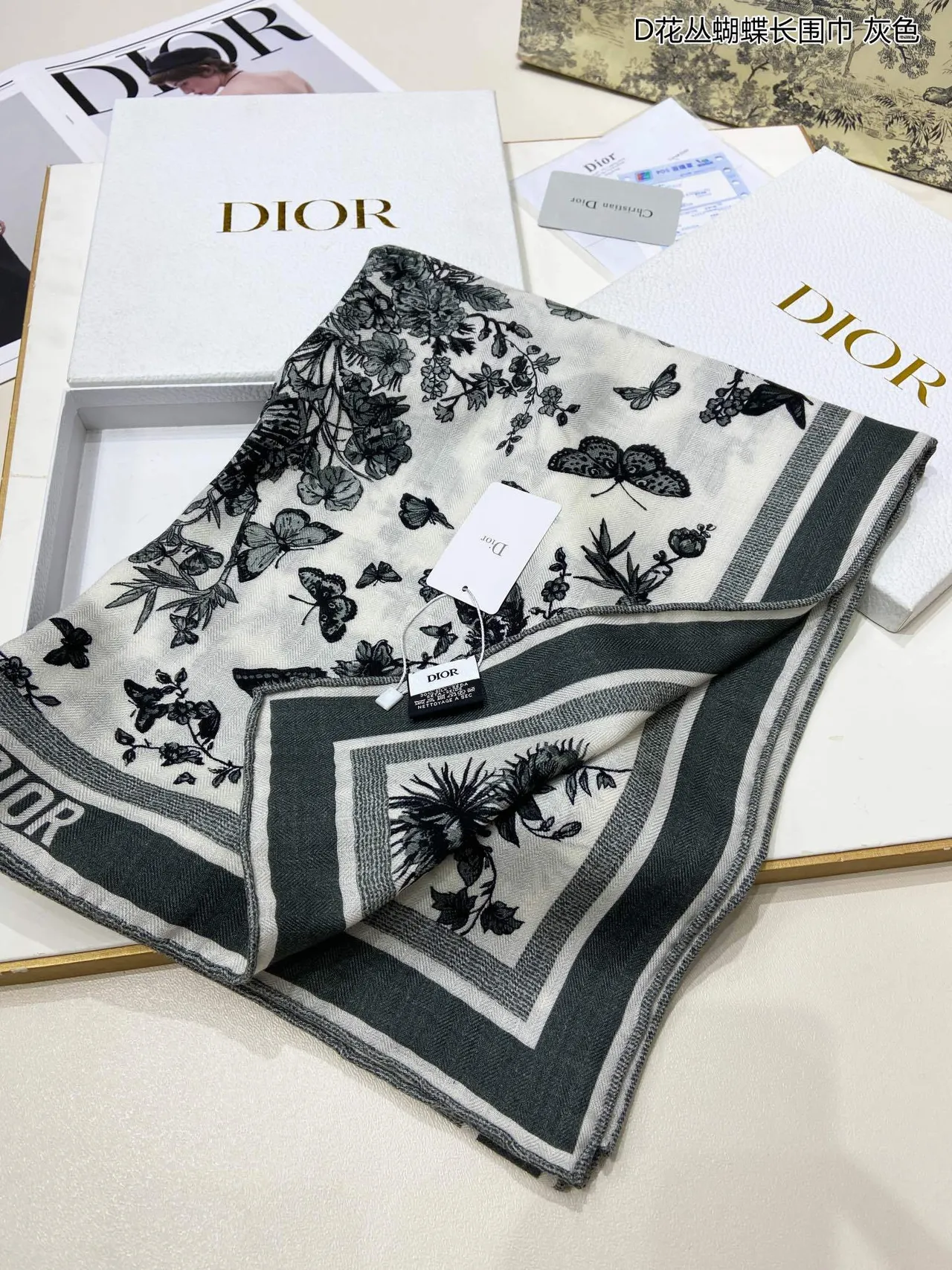 Dior Écharpe Longue en Cachemire Papillon de la Forêt Fleurie 9