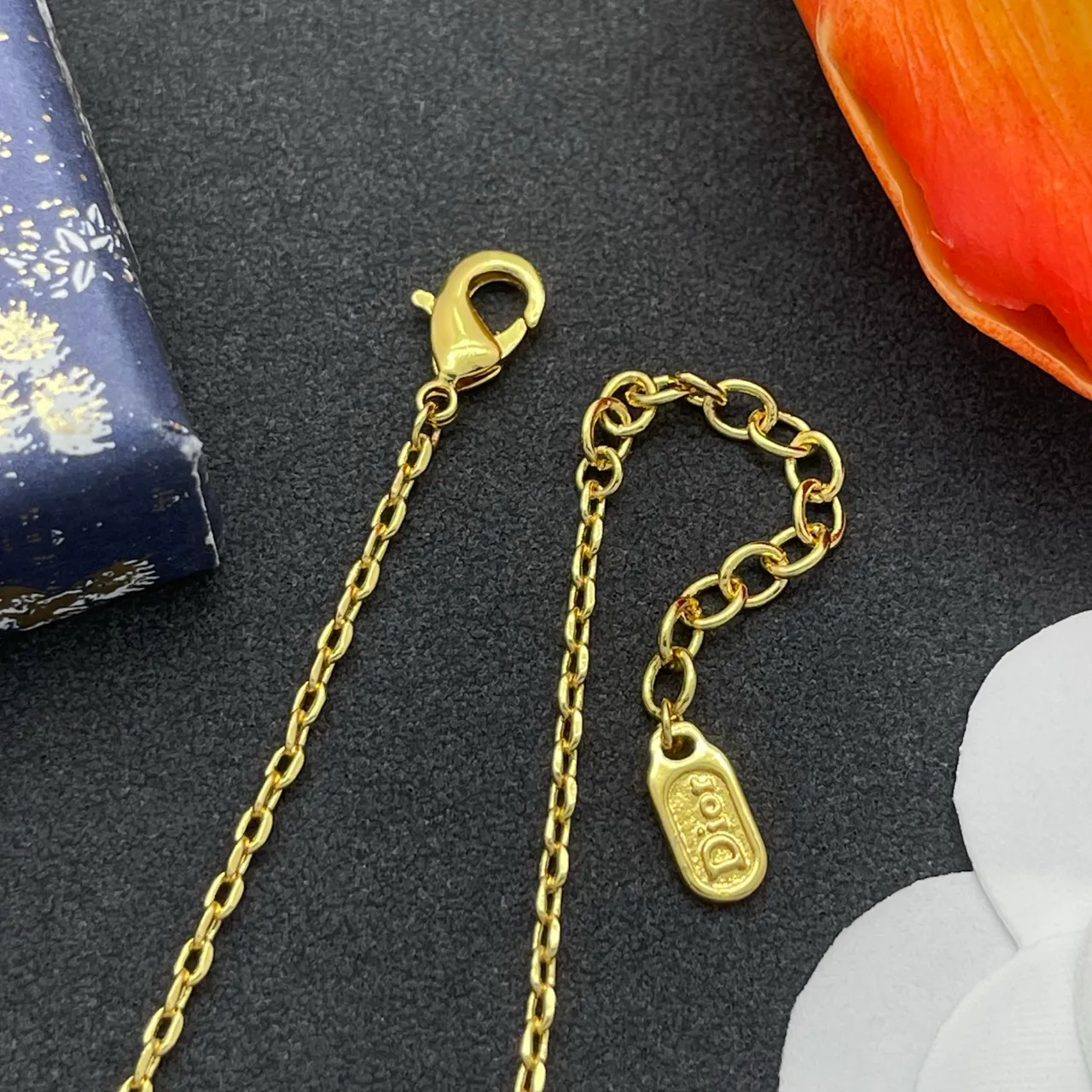 Dior Gold Beige Chain Four-Petal Heart Floral Pendant Bracelet 6