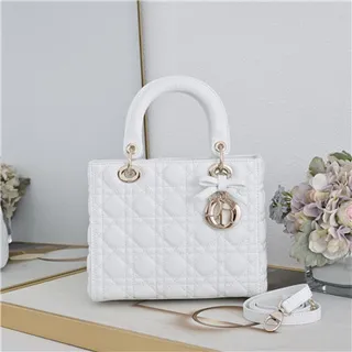 Dior Lady Dior Sac tote beige cannage matelassé à anses supérieures 10